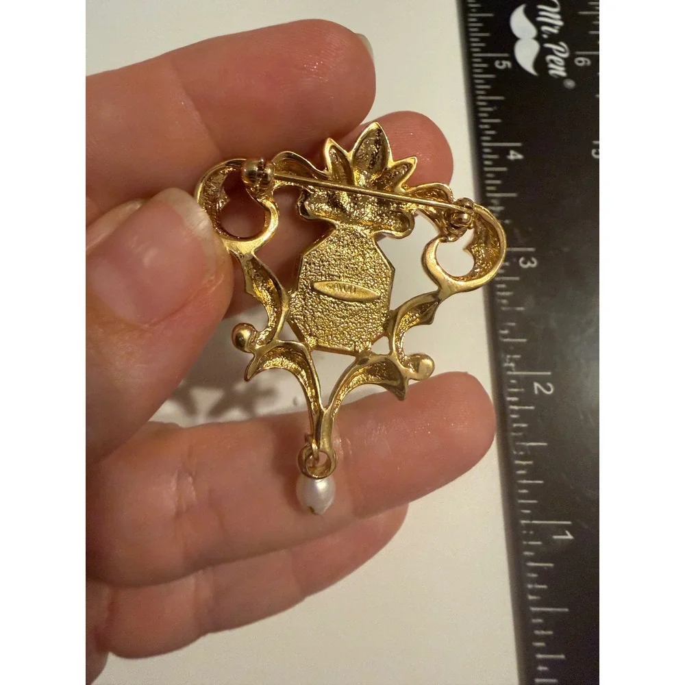 Avon vintage brooch